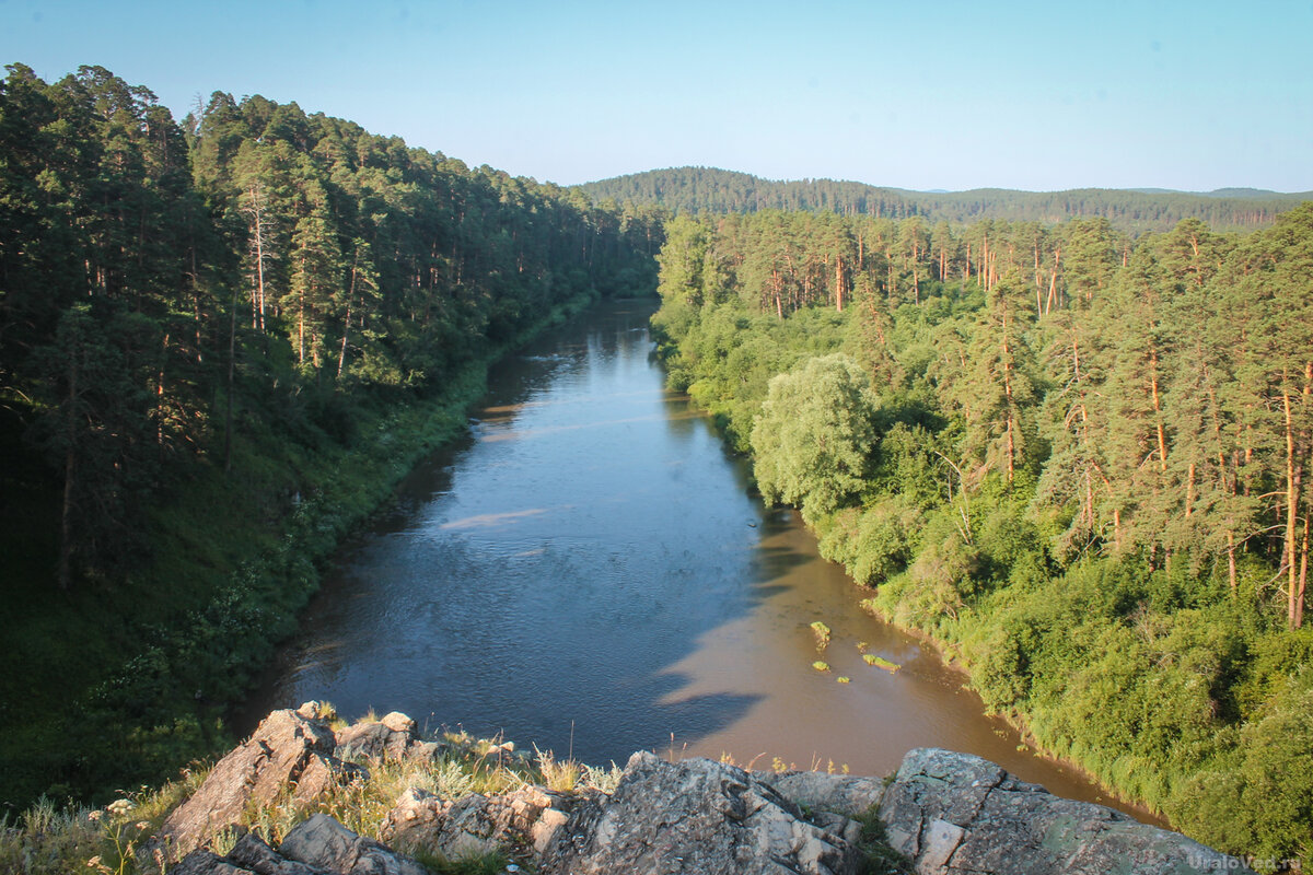 Берег урала. Гора Аргус Куса. Скала Аргус Куса. Река ай Куса. Урал Куса.