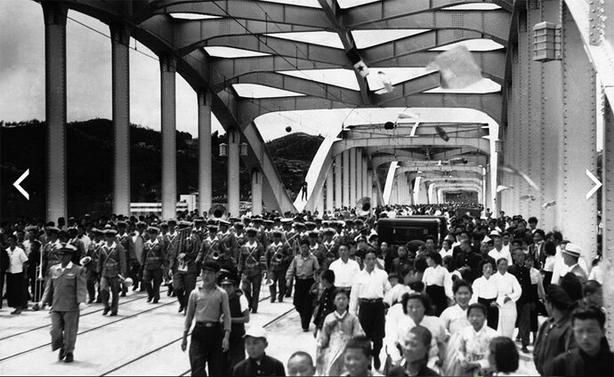 Церемония открытия восстановленного моста через реку Хан в Сеуле