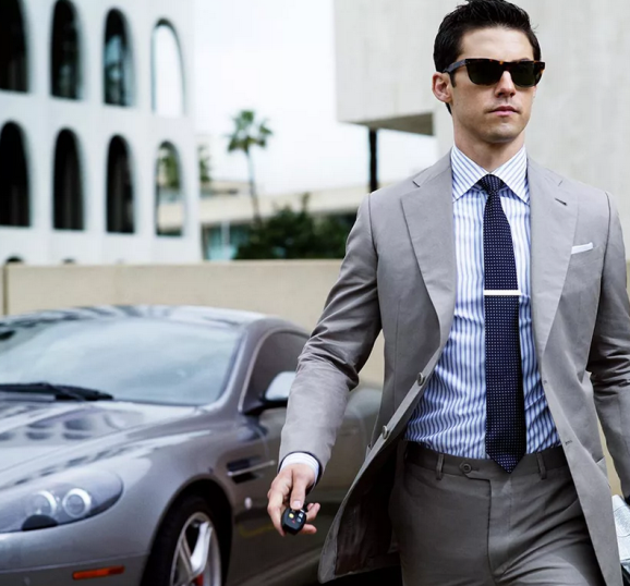 Костюм идеально сидит на фигуре