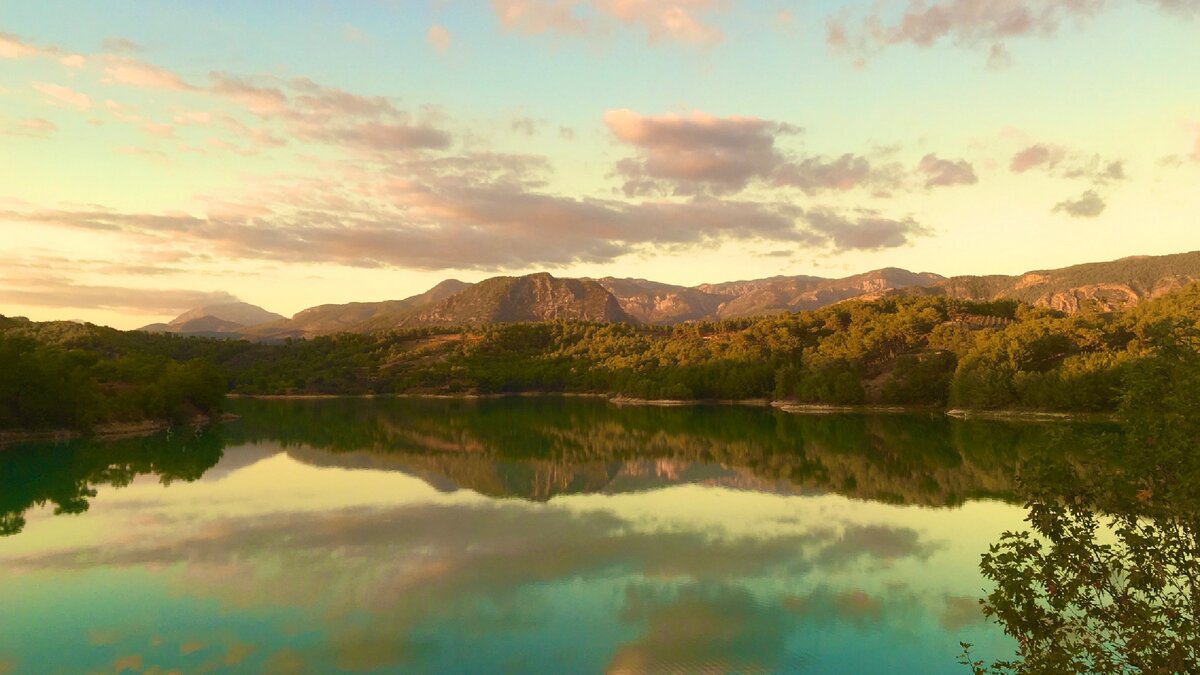 Одна из Бухт озера 