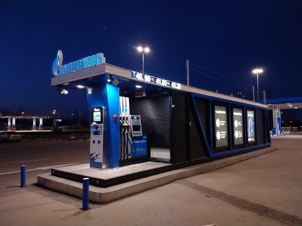 Новый формат автозаправочных станций, который появился в 2019 году, — комплектные автоматические АЗС (КААЗС). Станции разработаны российскими заводами специально для сети АЗС «Газпромнефть»