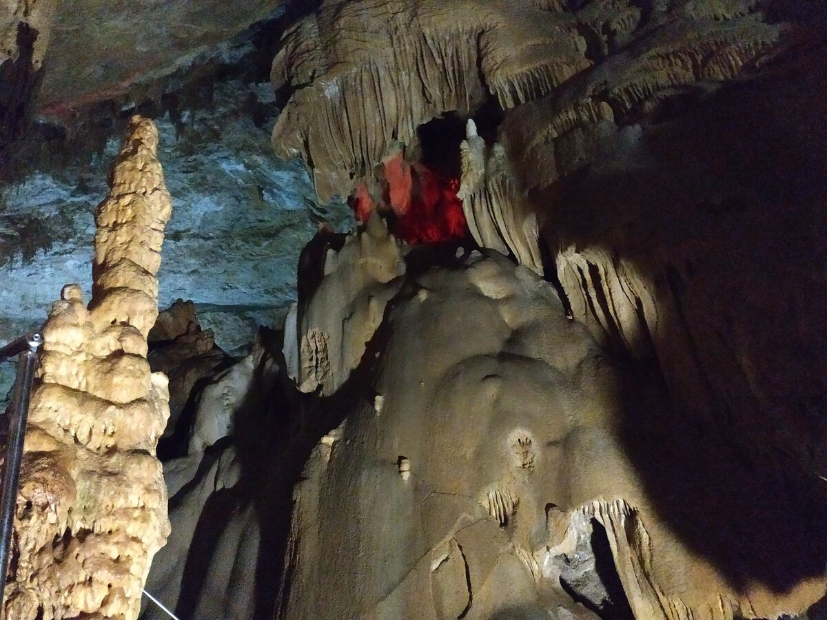 Афон пещера с крестом