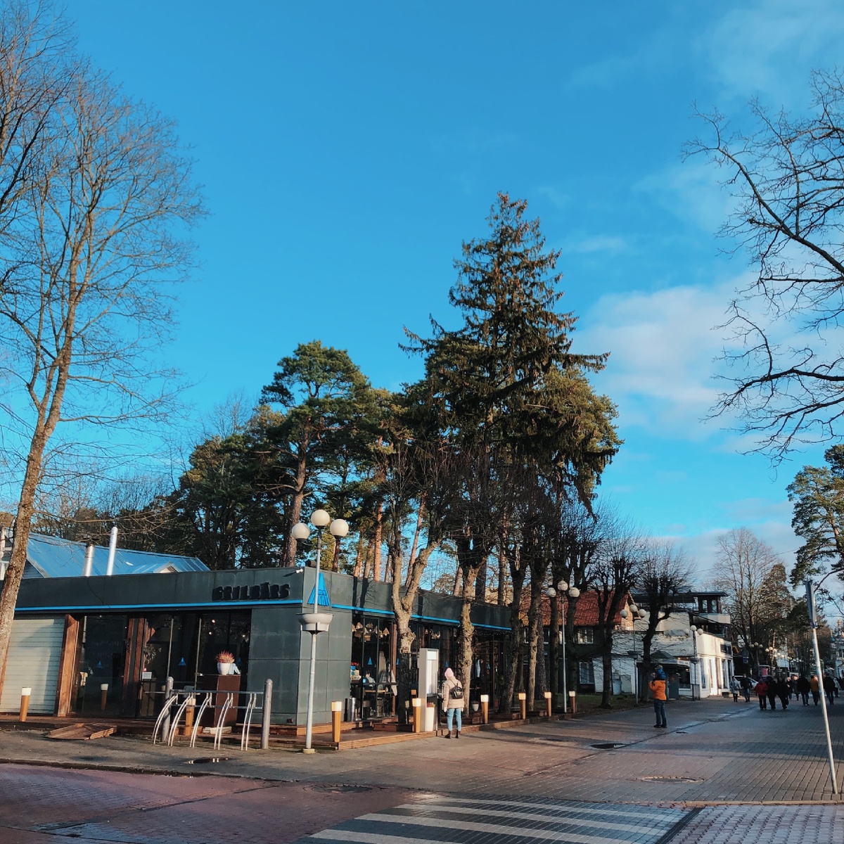 Множество кафе и ресторанов в Юрмале.