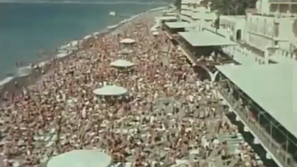 Один из пляжей Крыма начала 70-х годов