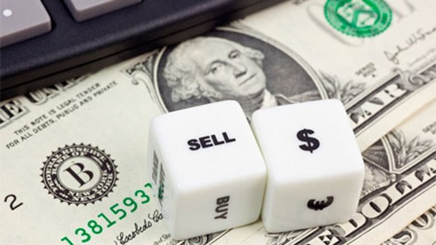 По данным на 12:40 12 марта курс доллара составляет 75,51 рубля, евро — 83,9 рубля.

В четверг утром Московская биржа открылась очередным падением рубля. В среду 11 марта последняя цена доллара на бирже составляла 72,95 рубля, евро — 82,1 рубля.

Эксперты связывают скачок с действиями США по предотвращению распространения коронавируса — страна временно закрыла въезд для граждан EC
