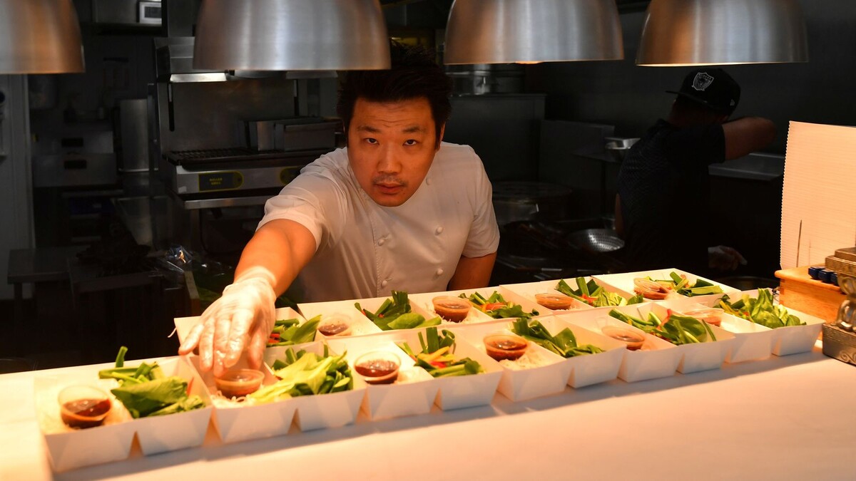 Мистер Вонг и его ящики с едой