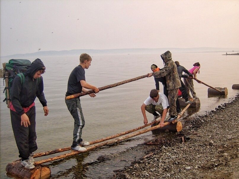 Одно из испытаний на соревнованиях по спортивному туризму. г. Братск, 2009 год