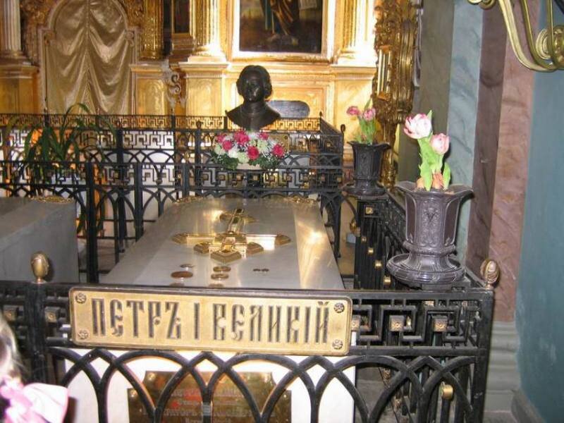 Могила Петра I в Петропавловском соборе