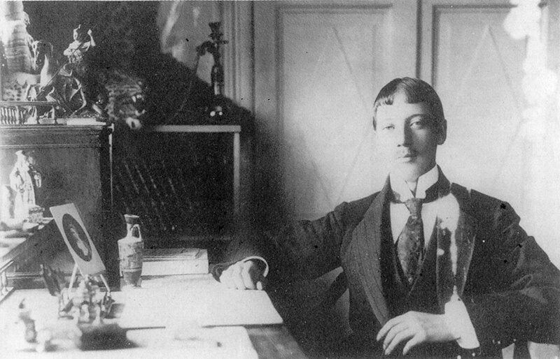 Николай Гумилев в рабочем кабинете. 1908 год
