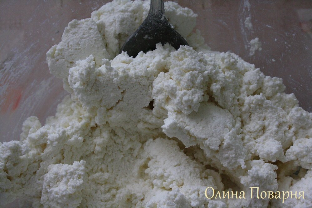 Творог должен быть мягкий и рассыпчатый