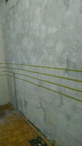 чертим линии и клеим изоленту полосами