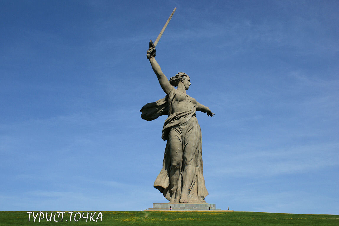 Скульптура «Родина-мать зовет!»