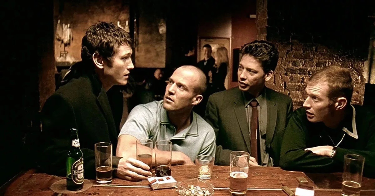 Кадр из фильма "Карты, деньги, два ствола"