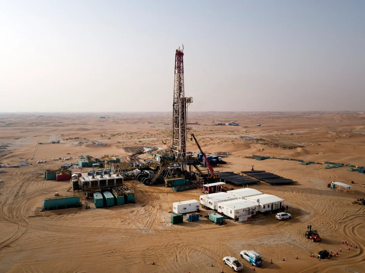 Нефтедобыча в ОАЭ. Объединённые арабские эмираты добыча нефти. Саудовская Аравия нефтедобыча. Абу Даби нефть. Саудовская аравия нефть в год