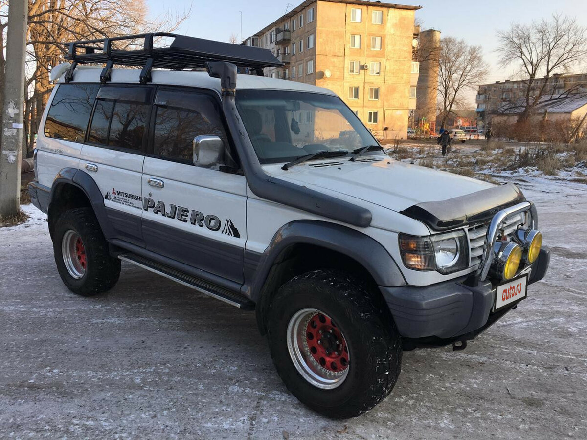 Pajero 2 поколение. 1994 Mitsubishi Pajero II. Митсубиси Паджеро 2 белый. Паджеро 2 черный. Pajero 2 1994.