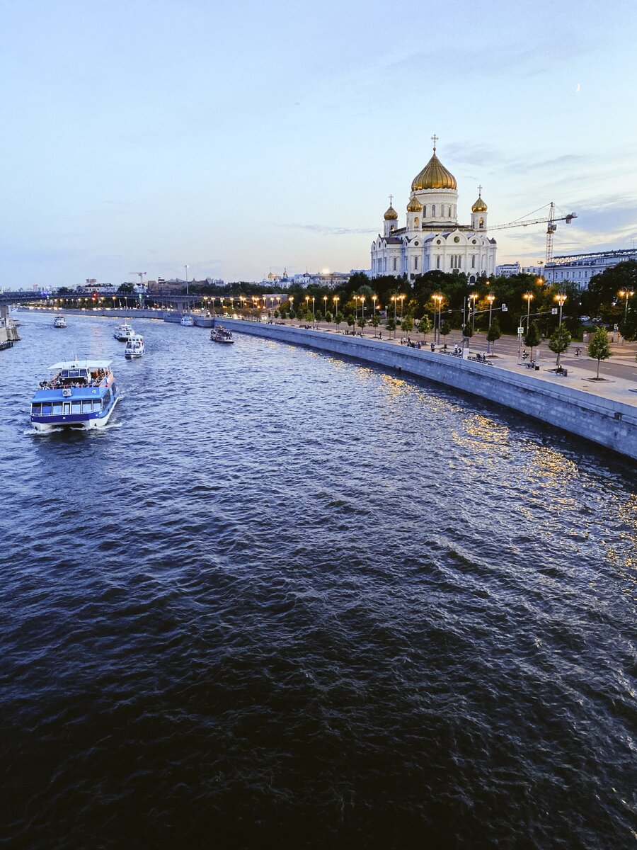 Вид с Большого Каменного моста на Храм Христа Спасителя