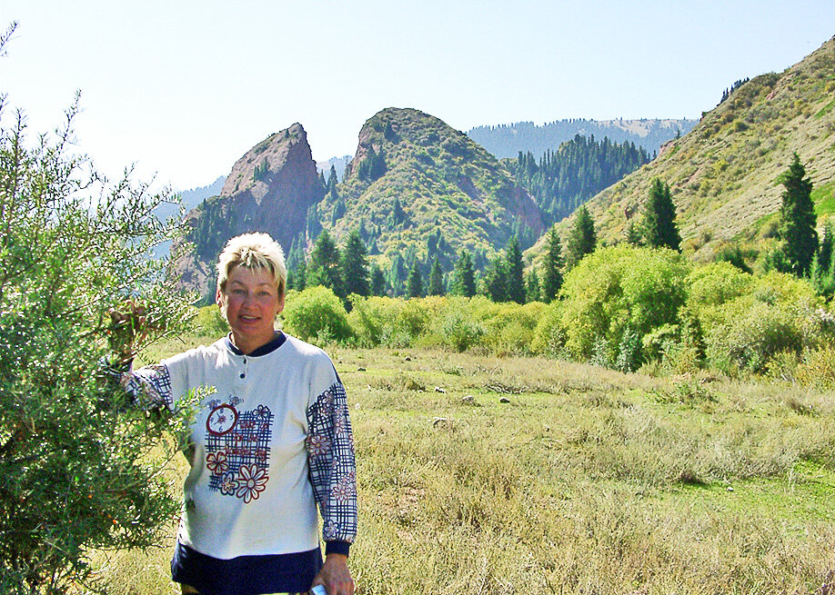 Лена на фоне скалы «Разбитое сердце»