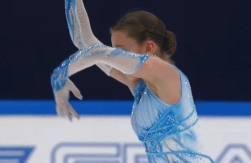 Камила Валиева в короткой программе "Storm" сезона 2020/21 (источник -  youtu.be/nfi8FBVsEQM)
