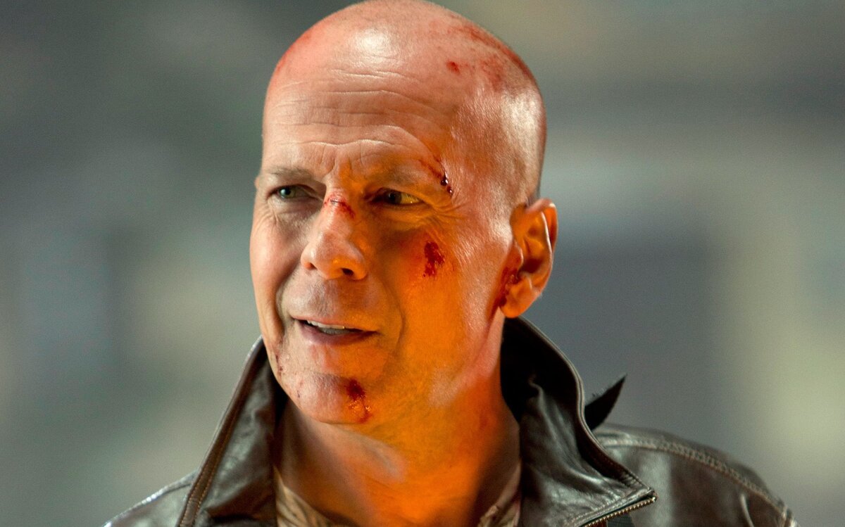 Брюс Уиллис в фильме «РЭД»