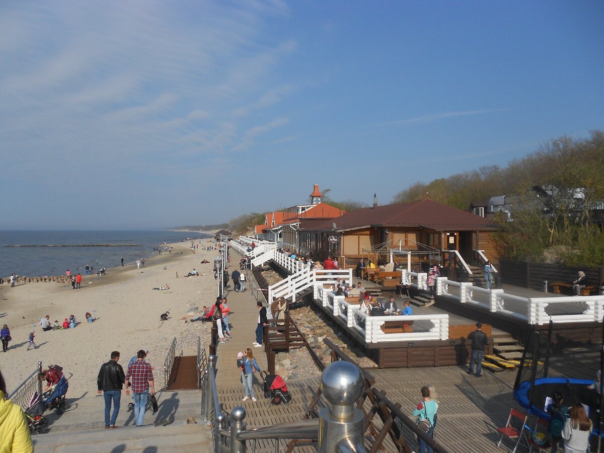 Вид на пляж в сторону Куршской косы с променада.