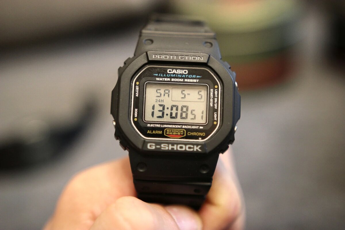 Casio G-Shock DW-5600, фотография взята с сайта https://www.onlinetrade.ru/catalogue/muzhskie_chasy-c1528/casio/fullreviews/naruchnye_chasy_casio_dw_5600e_1v-89510-r29672.html