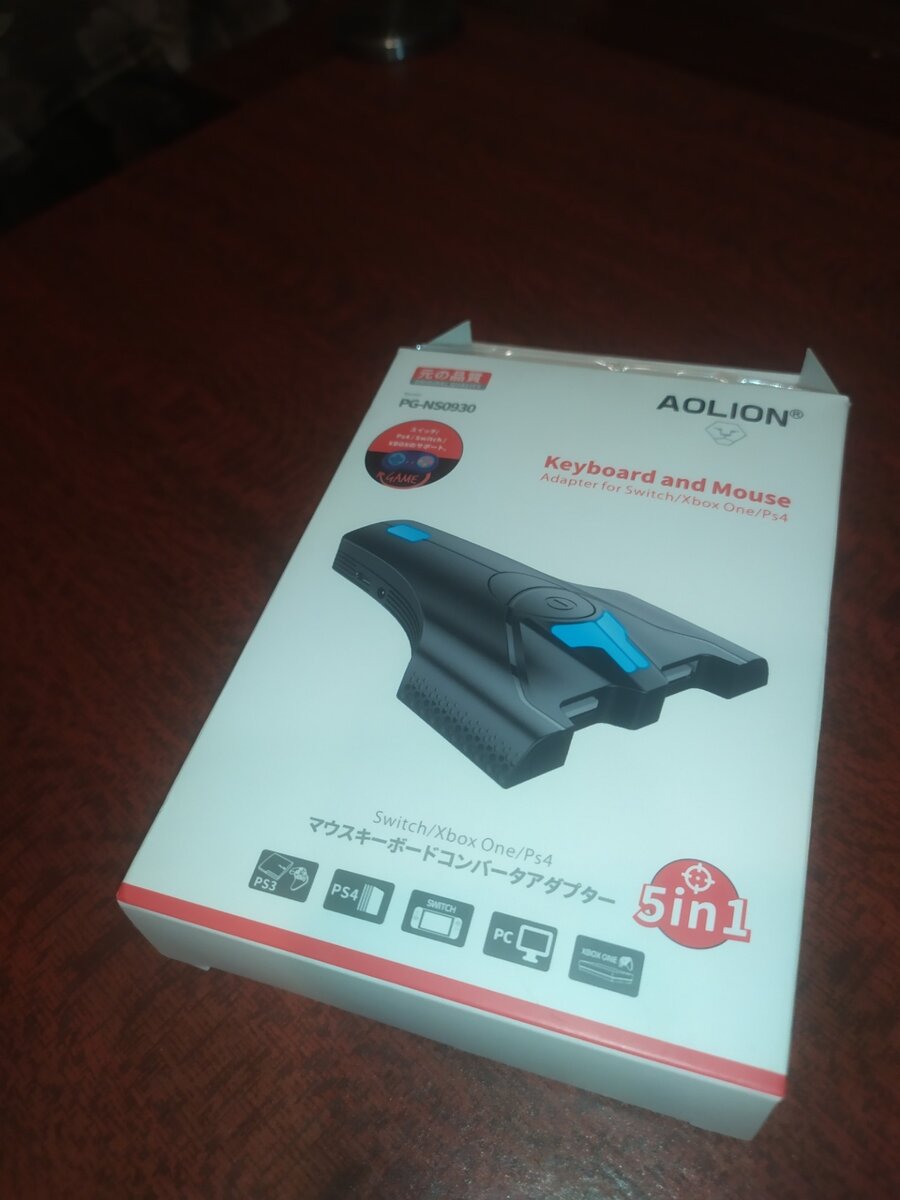 В комплекте шнур для подключения и инструкция на эльфийской.