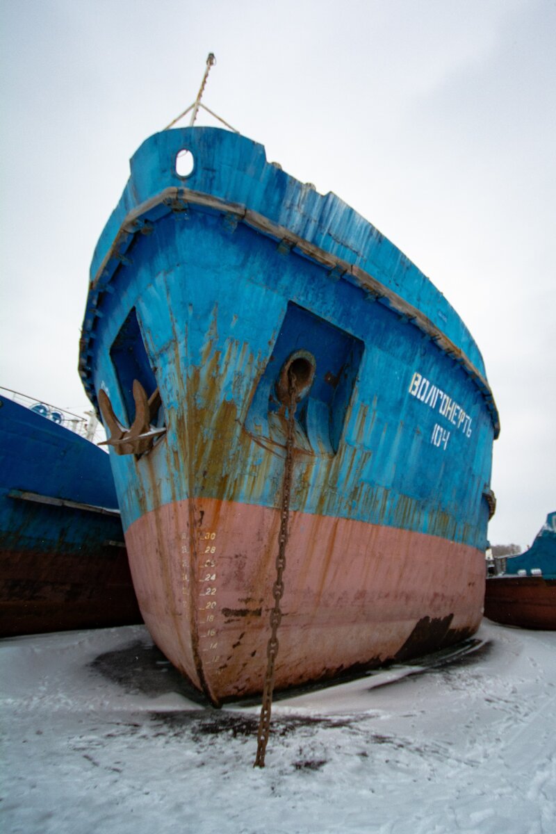 Корабли словно кто-то поставил прямо на лёд