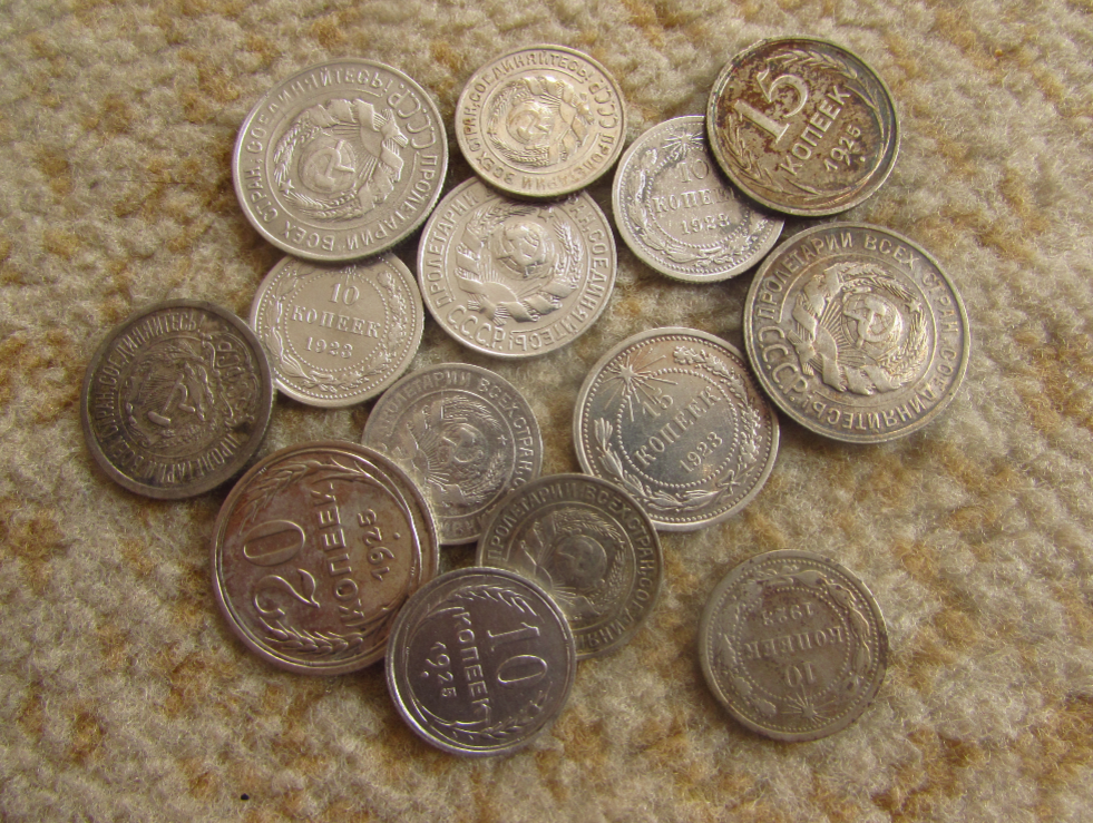 Жетон пятьдесят коп в виде шестерки. 100 Kopeika в СССР. Фото Советской 25 копеечной монеты. Металл монет