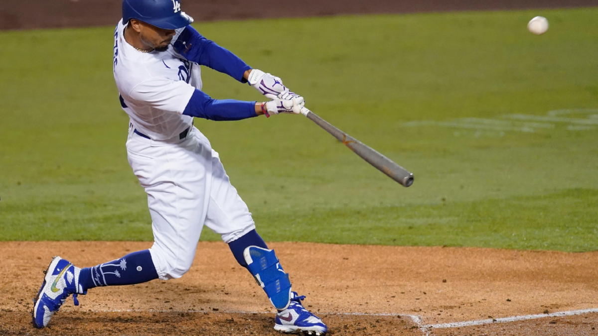 Самые популярные виды спорта в америке. Поле для бейсбола. Флай аут в бейсболе.