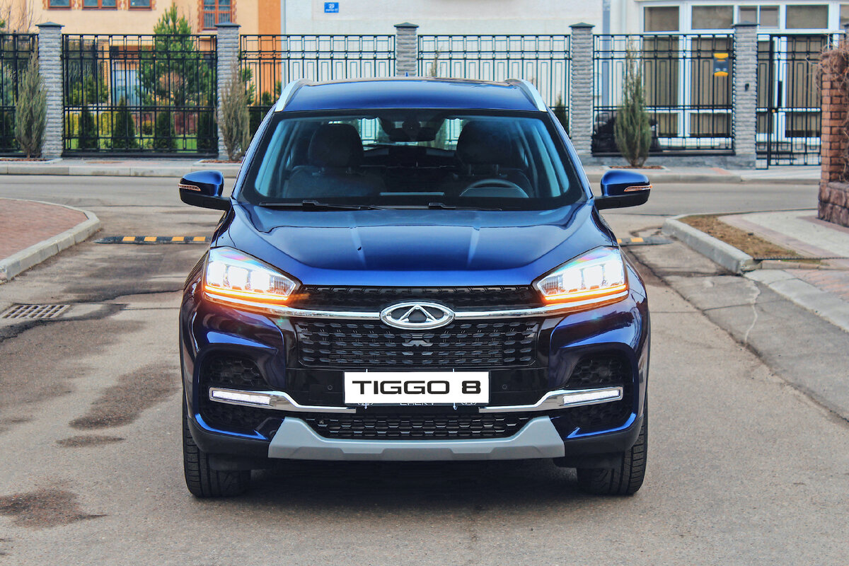 CHERY TIGGO 8 - 7-местный семейный кроссовер! Вид спереди.