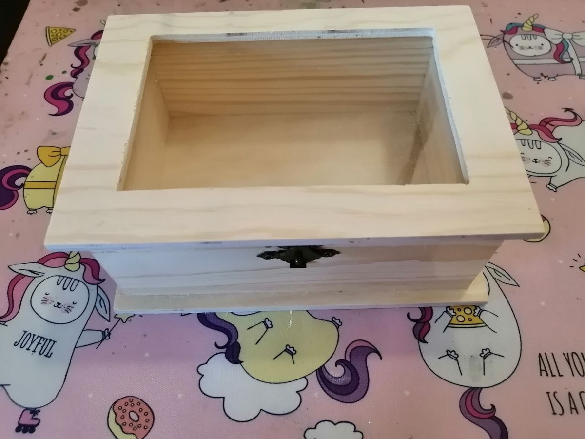 шкатулка будет с окошком свеху