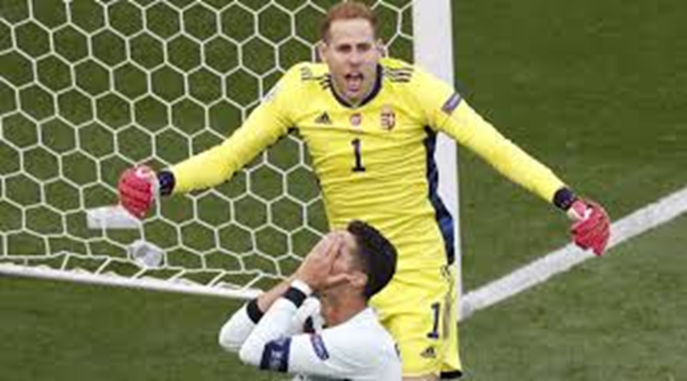 голкипер сборной Венгрии Петер Гулачи