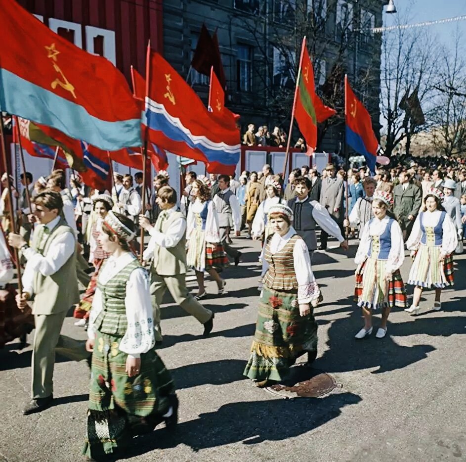 Латвия времен ссср. Советская Прибалтика. Литовцы в СССР. Прибалтика в СССР. Советские эстонцы.