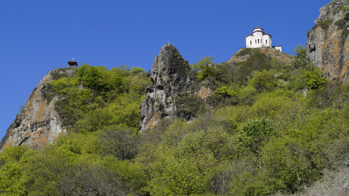 Вид на храм с трассы