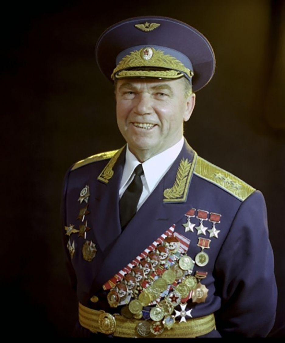 Орден летчика. Иван Кожедуб. Маршал Кожедуб. Кожедуб Иван Никитович Маршал. Иван Кожедуб летчик.