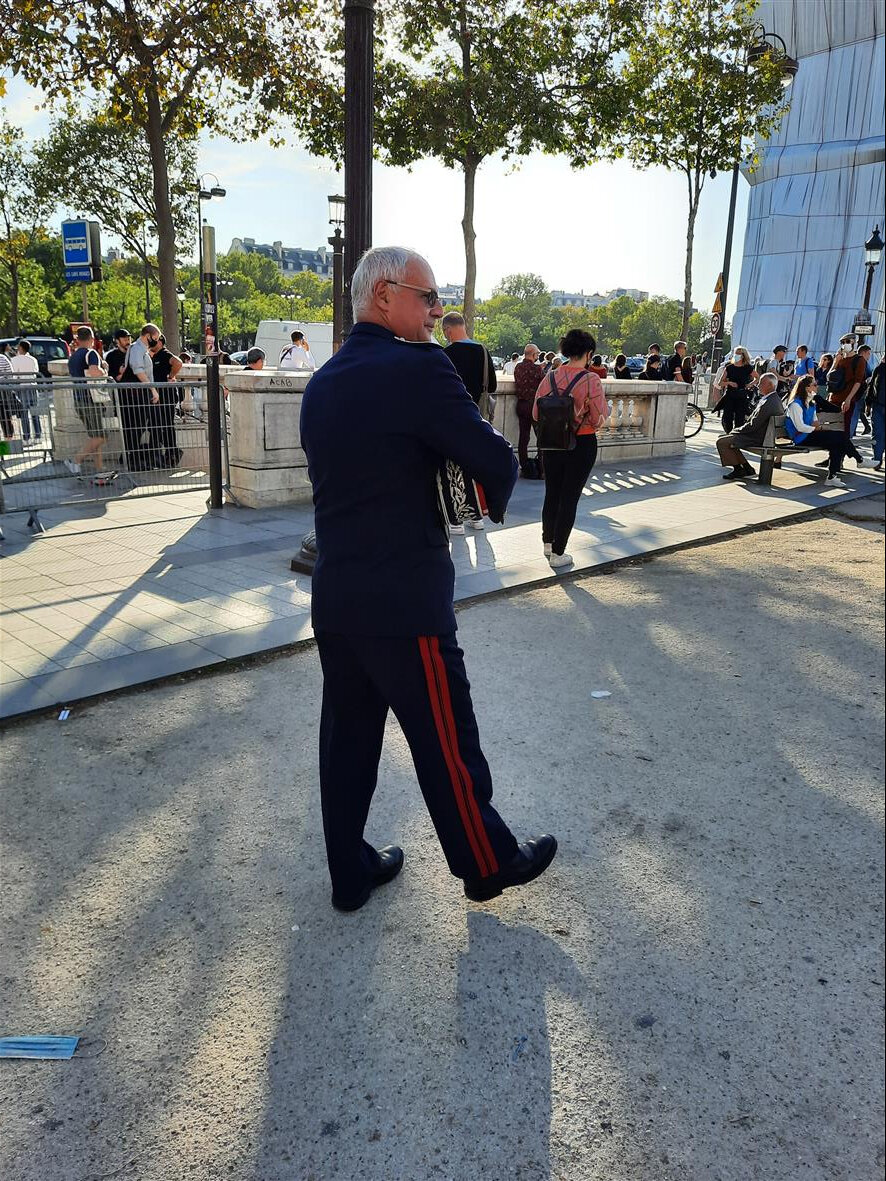 На Елисейских Полях. Фото автора