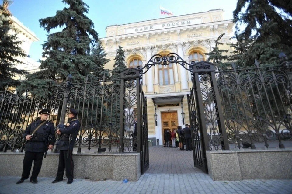     Центробанк предлагает обязать банки возвращать клиентам средства, переведенные мошенниками Виктор ГУСЕЙНОВ