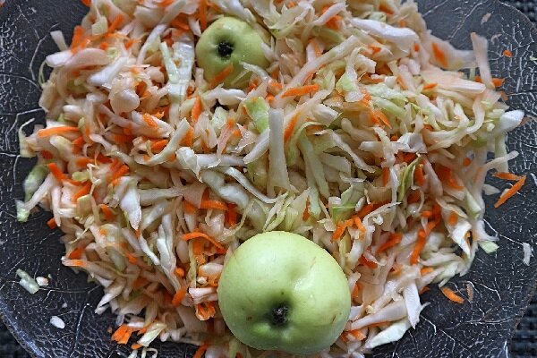 Капуста с яблоками рецепт с фото