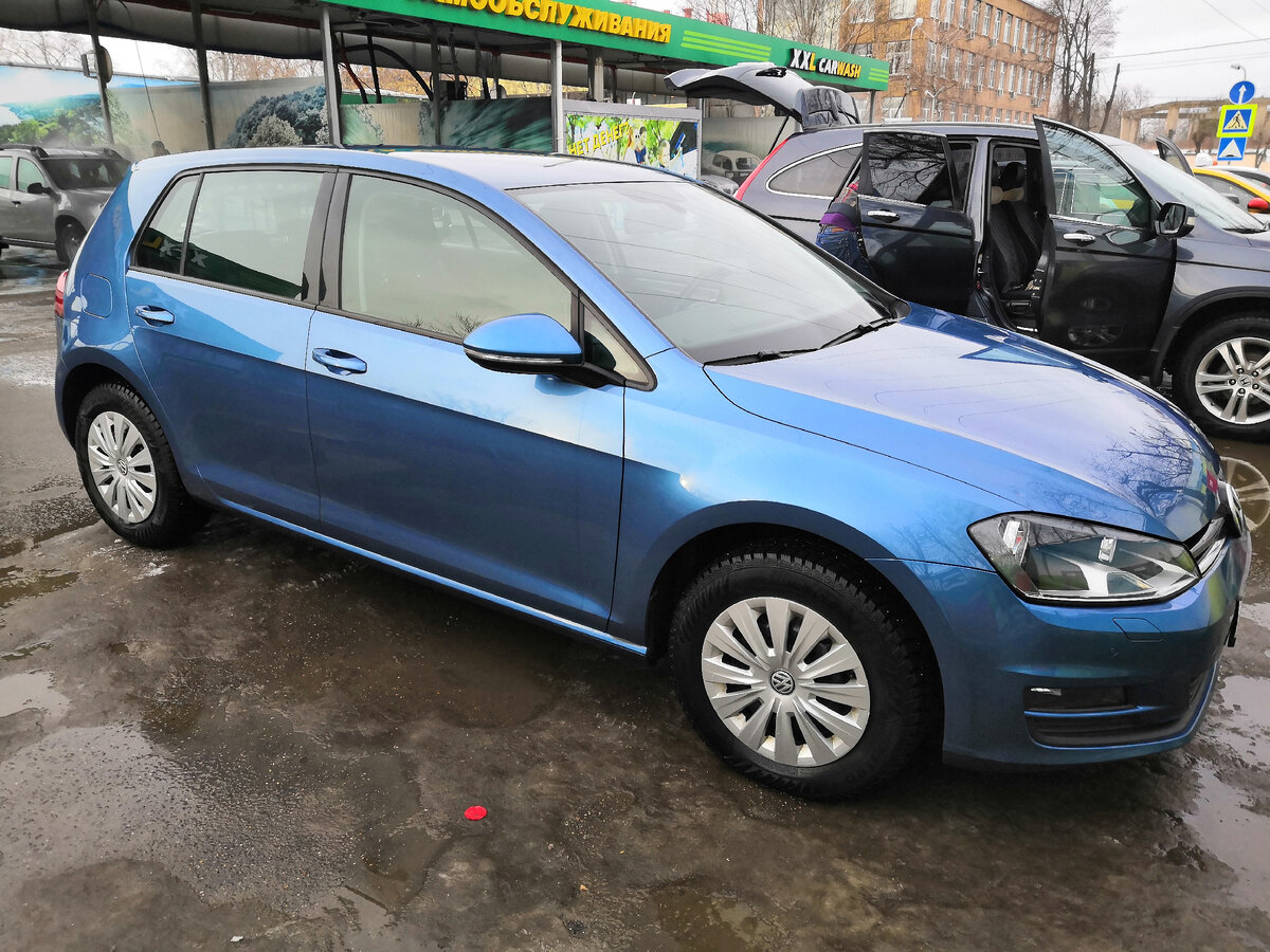 Об этом автомобиле идёт речь. Стоят зимние шины. Оригинальные диски и летние шины можно посмотреть в 1 части.