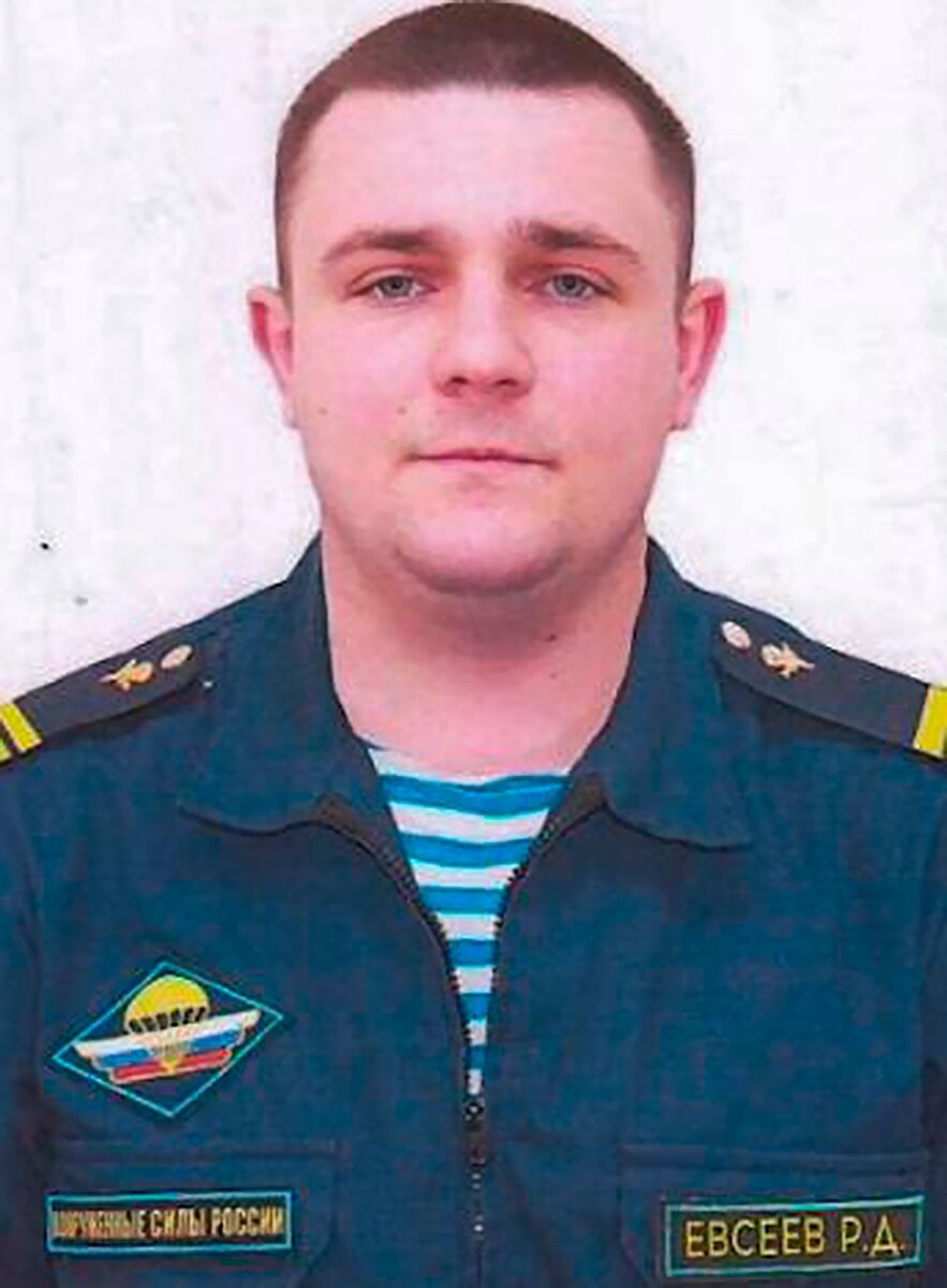     Сержант Роман ЕВСЕЕВ  Минобороны РФ