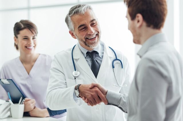    Может ли частная клиника выдать больничный?