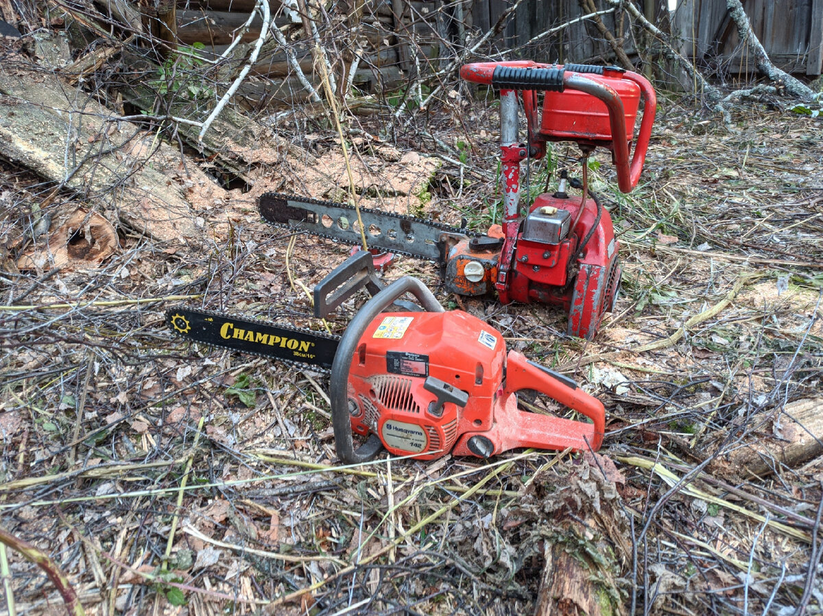 Модифицированный «Урал» и «иномарка» с китайской шиной. 