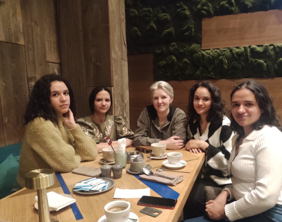 Девичник. С дочерьми.