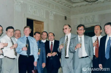 ФОТО: "Герои" приватизации. Из цитируемого источника