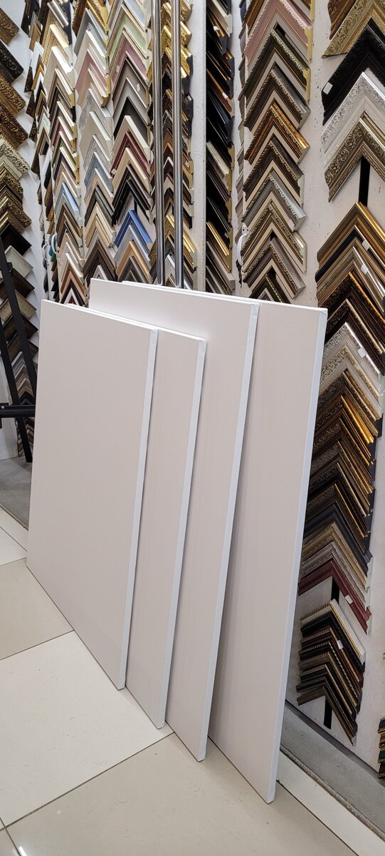 Форматы холстов 90х120см, 80х100 и подобные.