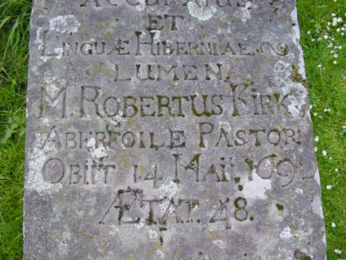 Надгробная плита на могиле Роберта Кирка