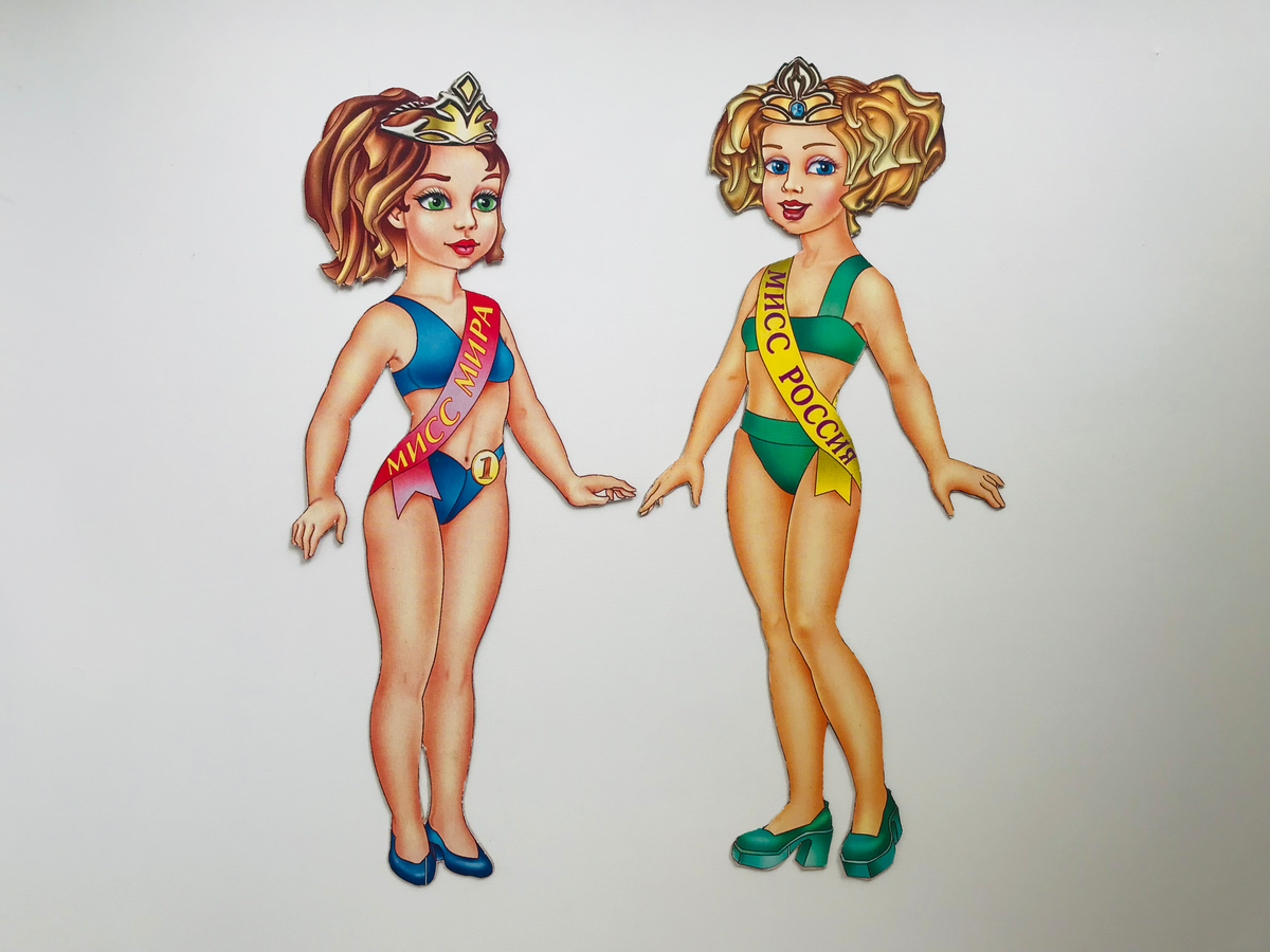 Ещё Мисс Россия кажется чуть худее, и ножки у неё вроде как чуть длиннее.