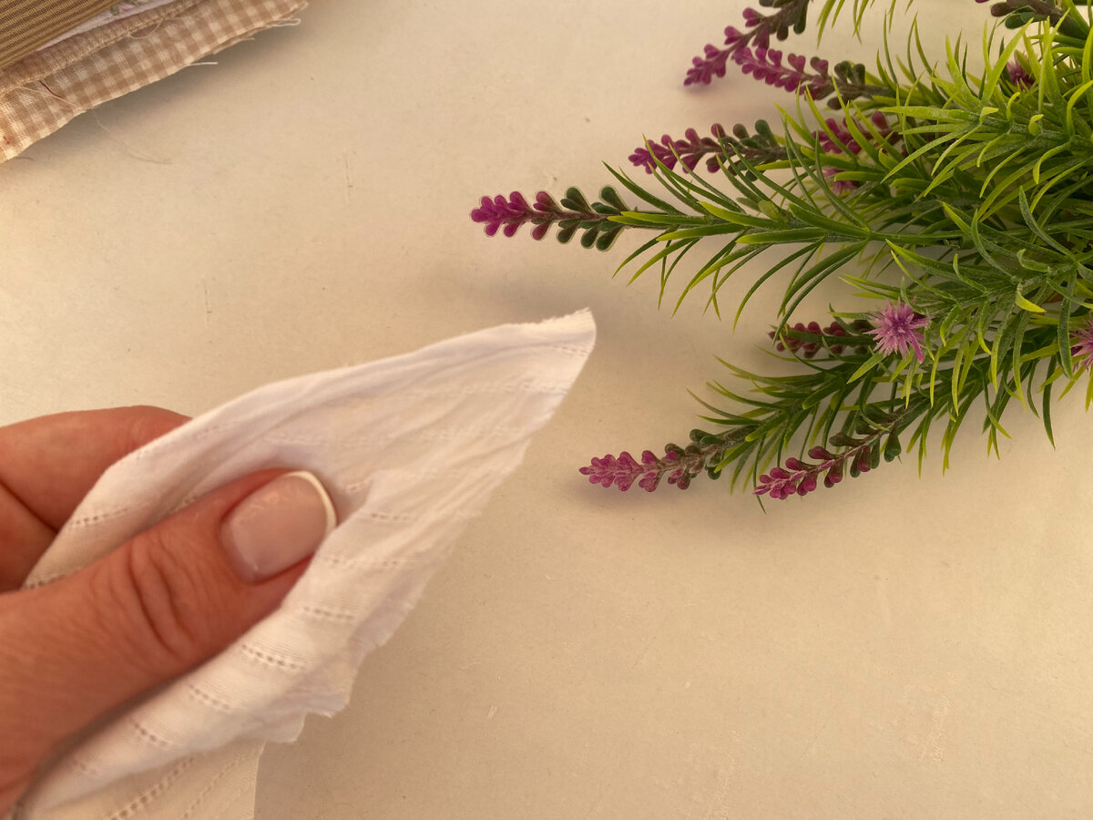 Сминаете влажный уголок ткани, и сразу понятно подходит или нет