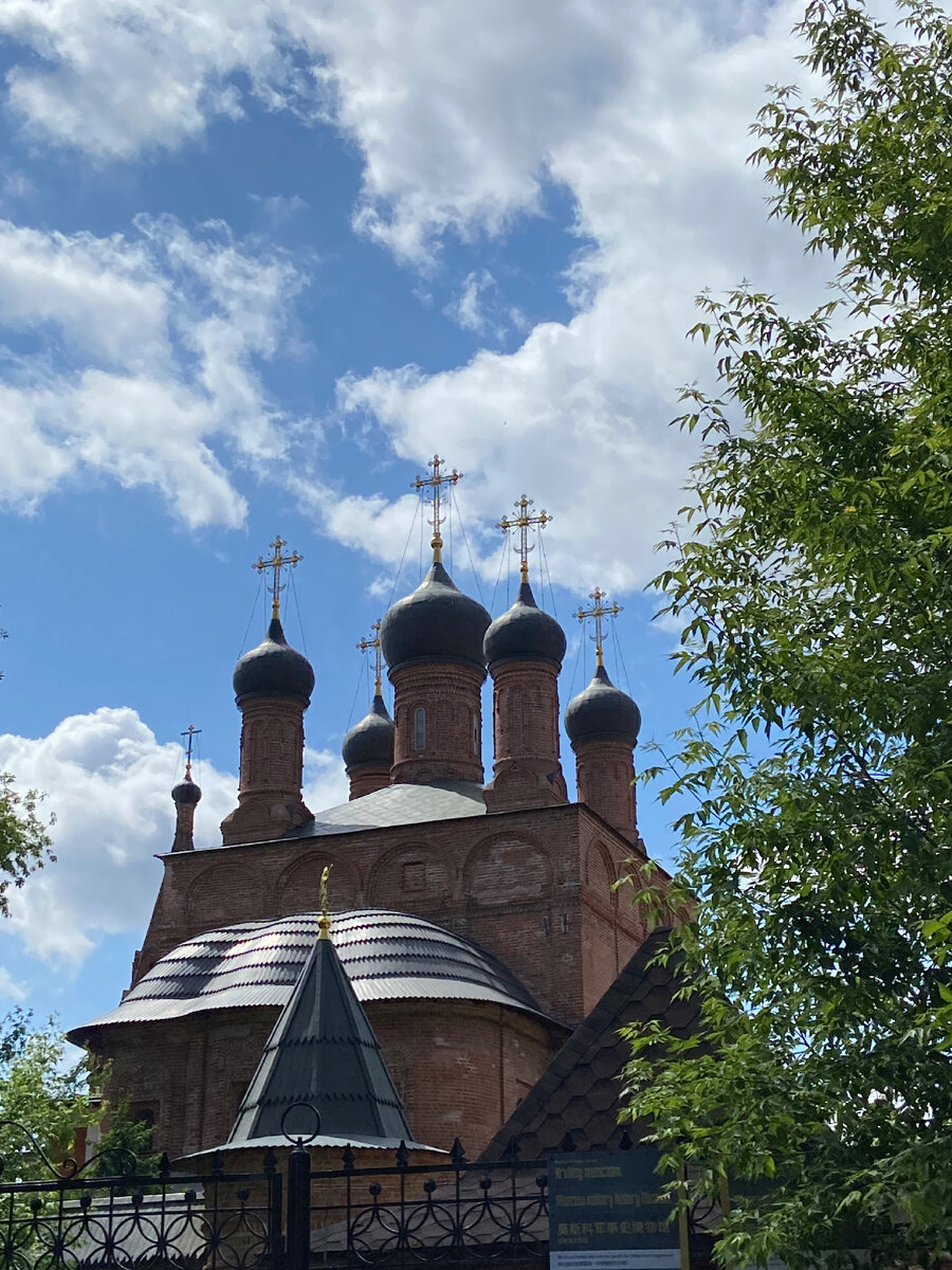 Центр архитектурной композиции – собор Успения Пресвятой Богородицы (1682-1689 гг.)