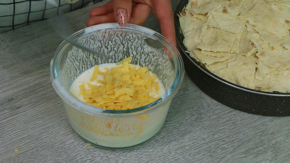 А давайте из лаваша приготовим вкусный и простой пирог. Из лаваша мне очень нравятся пироги, не нужно готовить тесто, можно использовать как сладкую начинку, так и солёную.-10